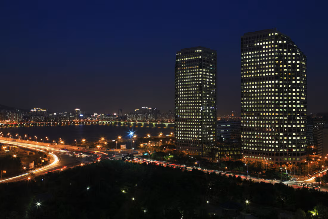 LG Twin Towers Night